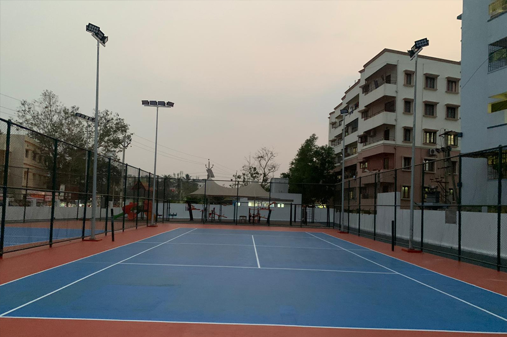 Anti-glare sports lighting